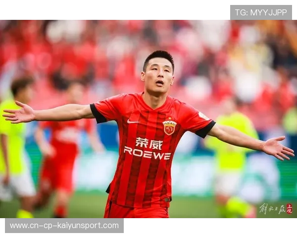 武磊反越位成功挑射破门，主场一片沸腾